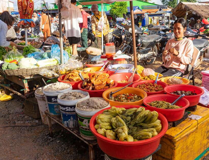 Siem Reap: Afternoon Cooking Class & Village Tour - Herbs, sauces, and traditional Khmer techniques in the kitchen