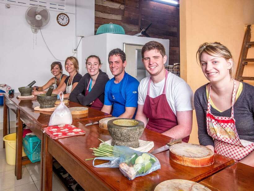 Siem Reap: Morning Cooking Class & Market Tour - Market Tour in Siem Reap: Ingredients, Meat, and Fresh Veg