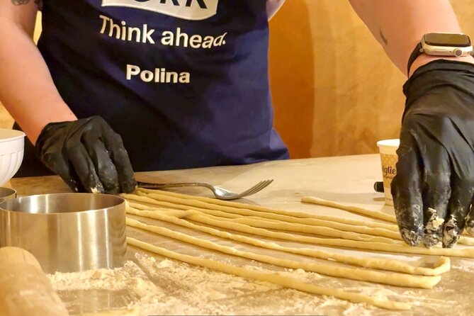 Siena: Pasta and Tiramisu Small Group Cooking Class with Wine - Lunch or Dinner With Wine: Why the Meal Part Matters