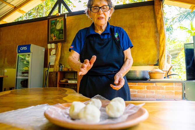 Sloth Tour in La Fortuna and Tortillas Cooking Class - Medicinal garden visit: why plant stories make the cooking part better
