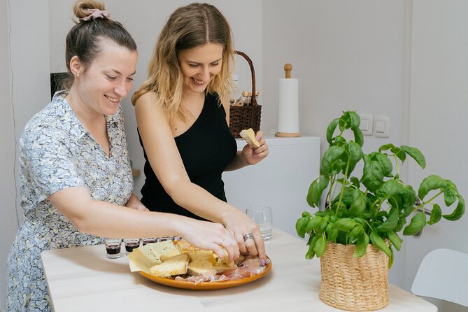 sLOVEnian Strukelj Traditional Cooking Class - Meet Luka and get into the cooking rhythm