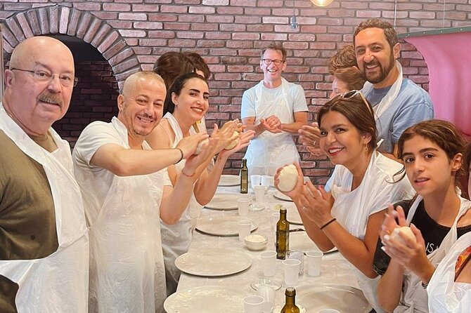 Spritz Making and Pizza Cooking Class in Rome City Center - Meeting point and timing that actually fit a sightseeing day