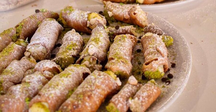 Taormina: Cannolo Cooking Class with Completion Certificate - Stuffing and finishing: getting the cannoli right at the end