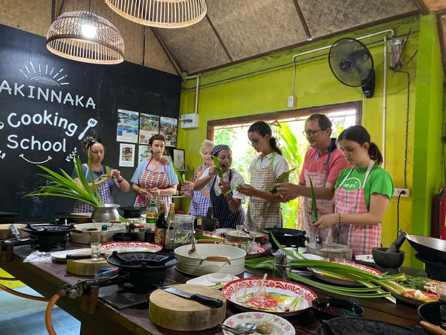 Thai cooking class &Market tour by Amazon Prime Series Chef. - Back to Pakinnaka: bamboo hut garden kitchen + small group coaching