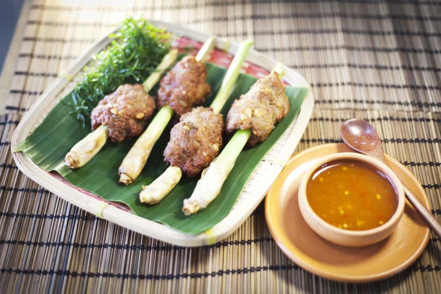 Thai cooking class &Market tour by Amazon Prime Series Chef. - Curry paste from scratch: the skill that pays off at home