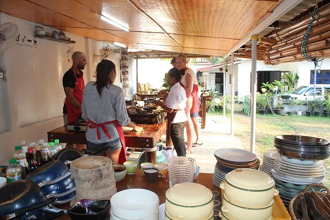 Thai Cooking Class with Local Market Tour in Koh Samui - What You Actually Eat: Lunch or Dinner You Build Yourself