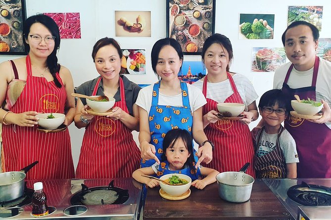 Thai Cooking Class with Market Tour in Phuket by VJ - Curry paste from scratch: the mortar-and-pestle lesson