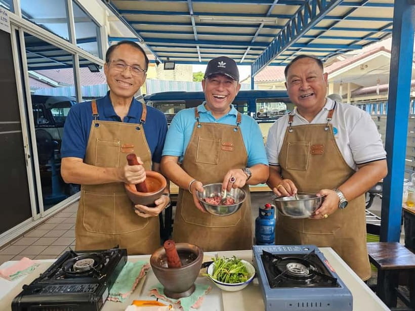 Thai Herbal Cooking Class & Market Tour in Bangkok - Sunee’s home-style kitchen: herb garden time before you cook