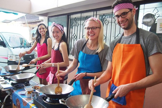 Tomyumthai Cooking Class in Chiang Mai - Getting there: pickup in Chiang Mai Old City and the meeting point