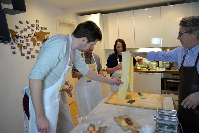 Traditional Home Cooking in Modena,Tagliatelle, Tortelloni & Wine - Walking from Via Emilia Est toward the Duomo di Modena