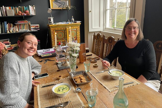 Traditional Scottish Cooking Class & Dinner with Edinburgh Local - Dinner in Nell’s sitting room: haggis, mashed potatoes, and turnips