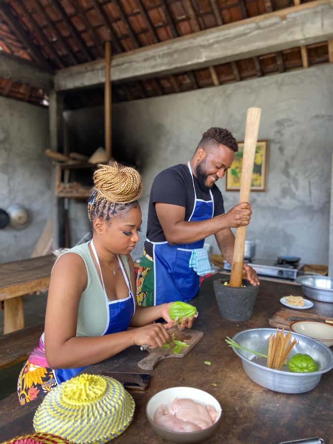 Ubud: Authentic Traditional Balinese Village Cooking Class - Lunch on the ground: how to eat like local