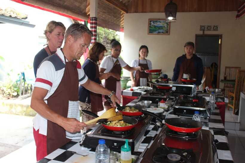 Ubud: Balinese Cooking Class and Market Tour - Rice Paddies Stop (Morning Only): How Rice Becomes the Meal