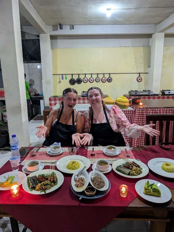 Ubud: Balinese Cooking Class, Rice Field & Market Tour - Making an offering and learning Canang Sari meaning