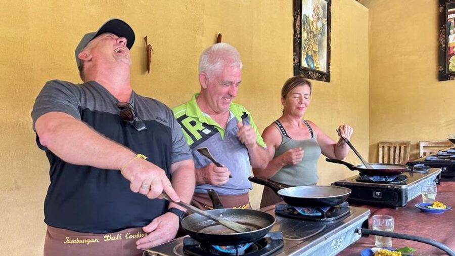 Ubud: Balinese Cooking Class with Hotel Transfers - From Ubud Pickup to a Market Basket of Ingredients