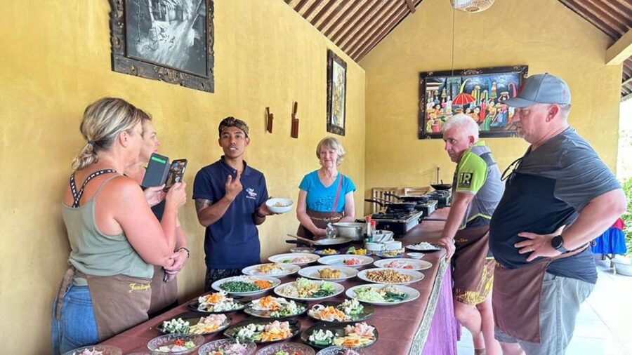 Ubud: Balinese Cooking Class with Hotel Transfers - A Quick Paddy Field Visit That Explains the Rice Connection