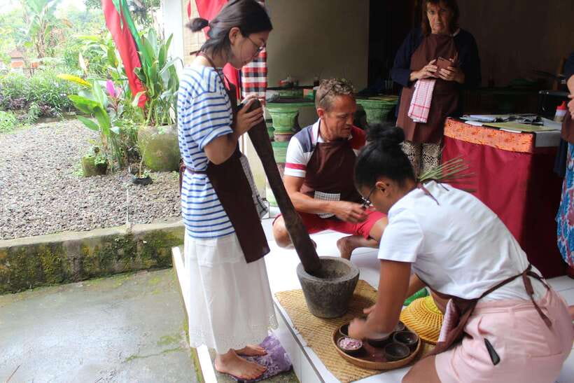 Ubud : Vegetarian & Vegan cooking class with market visit - Why this Ubud vegetarian and vegan class feels practical (and local)