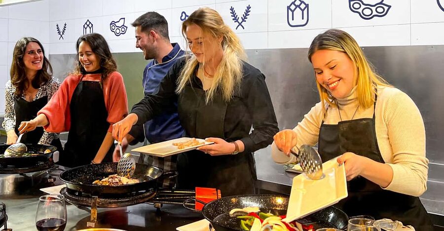 Valencia: Paella Cooking Class with Central Market Tour - In the paella kitchen: how the class actually teaches (not just performs)