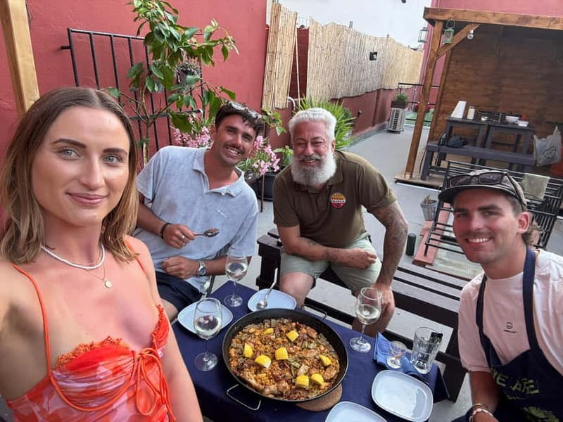 Valencia: Paella Cooking Class with Tapas and Drinks - Key things that make this paella class work