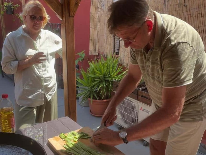 Valencia: Paella Cooking Class with Tapas and Drinks - Who should book this paella class (and who should think twice)