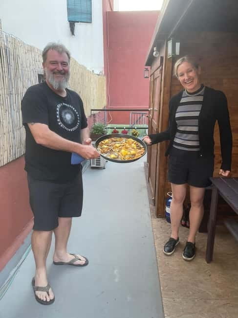Valencia: Paella Cooking Class with Tapas and Drinks - Tapas and unlimited drinks: why the food pacing helps your cooking