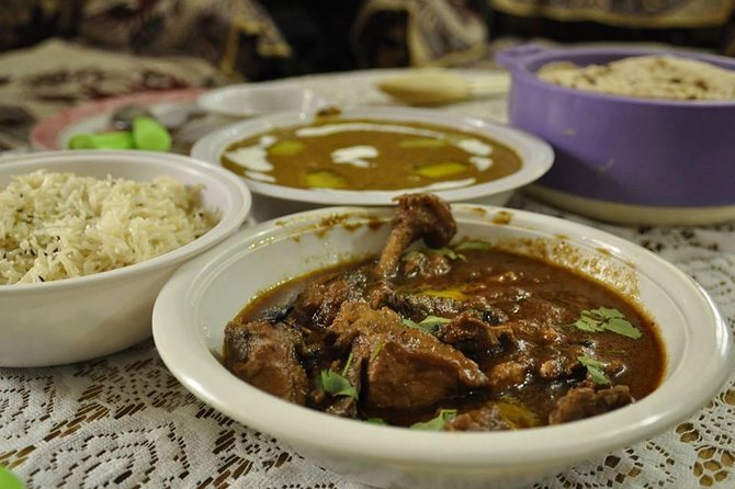 Veg and Non veg : Private Cooking Class in Delhi home (7 meal) - Entering A Delhi Home Kitchen: Where the Lesson Starts With Spices