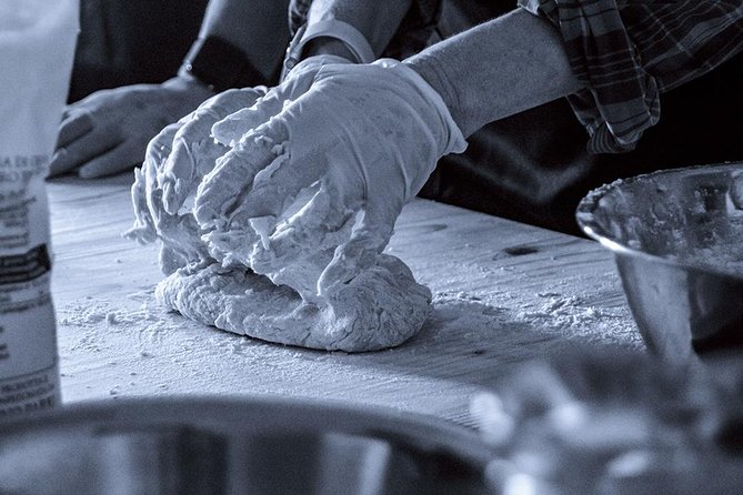 Vegan Tuscan Cooking Class - The tastings that make the meal click: wine, olive oil, balsamic vinegar