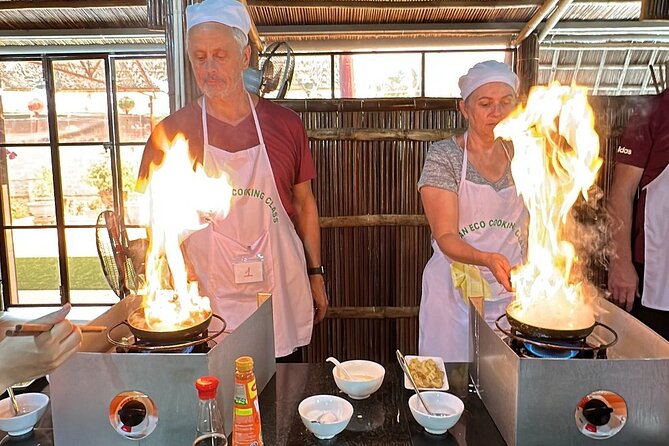 Vegetarian Cooking Class and Basket Boat Activity - Vegetarian cooking class: turning market lessons into real dishes