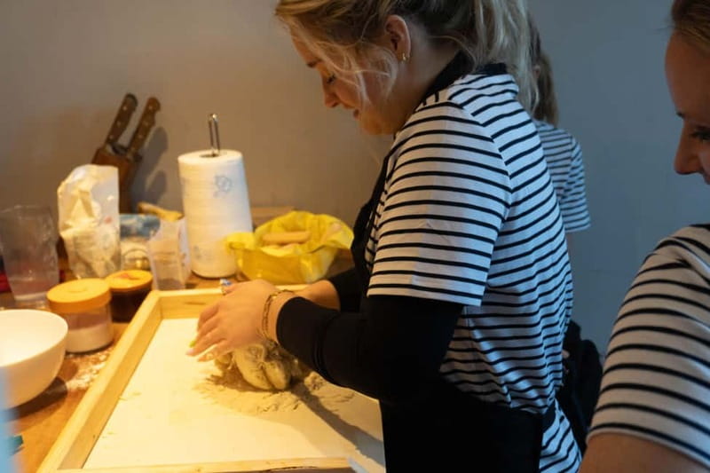 Venice: Cooking Class + Guitar Concert at Chef's Francesco - Logistics in Venice: the meeting point is the only real trick