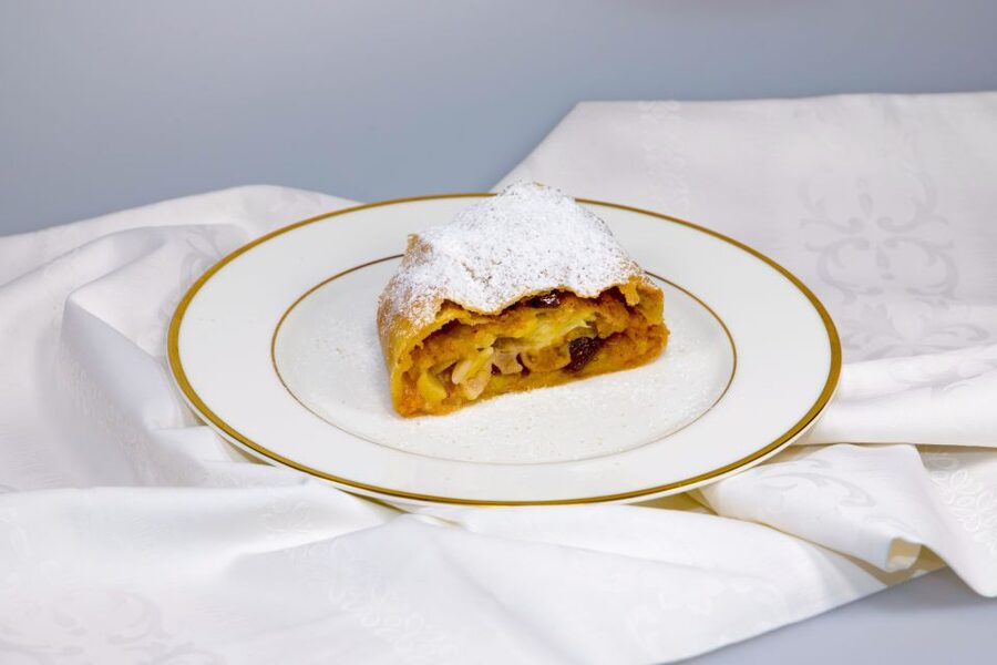 Vienna: Wiener Schnitzel and Strudel Cooking Class - Who This Vienna Schnitzel and Strudel Class Is For