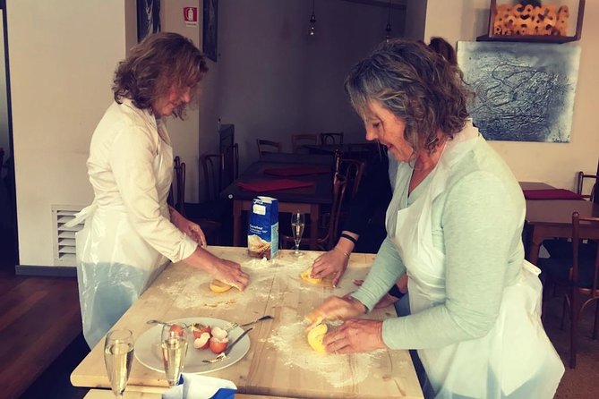 Walking tour in the Heart of Rome and a Cooking Class in a Very Small Group - Piazza di Pietra and Santa Maria Sopra Minerva: Small Stops, Big Payoff