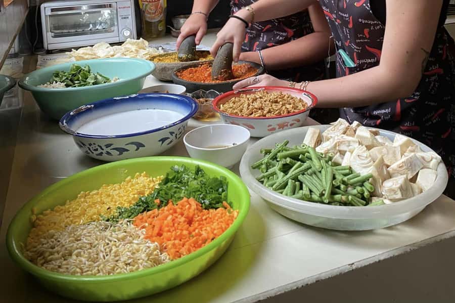 Yogyakarta: 3-hour Cooking Class with Market Tour - Quick hits before you book