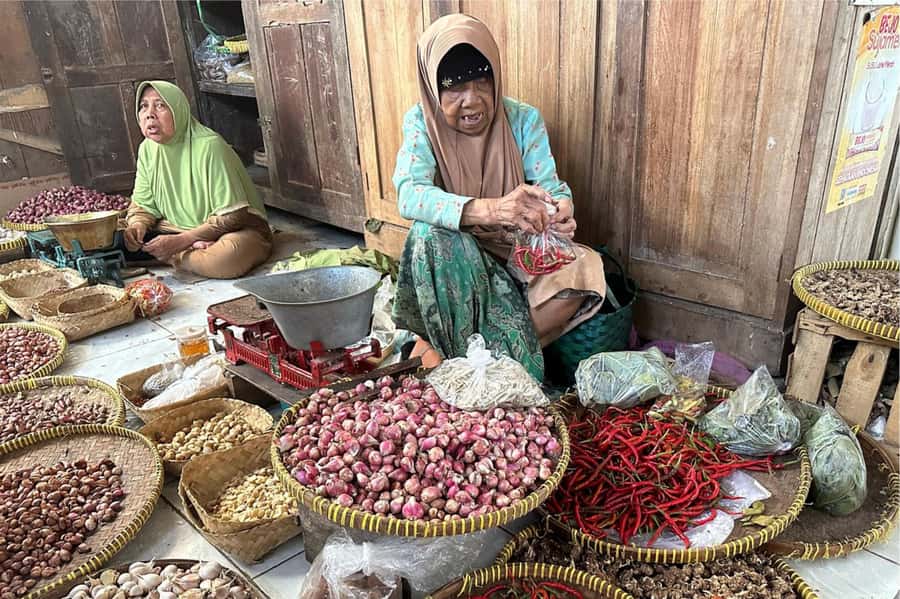 Yogyakarta: 3-hour Cooking Class with Market Tour - Tasting your dishes while they’re still hot