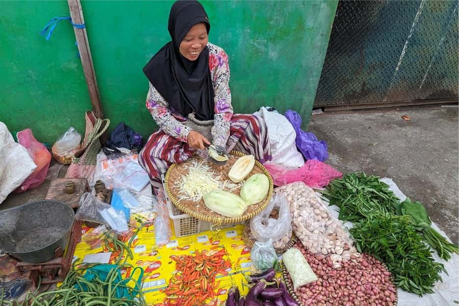 Yogyakarta: 3-hour Cooking Class with Market Tour - Instructor style: why the names keep showing up