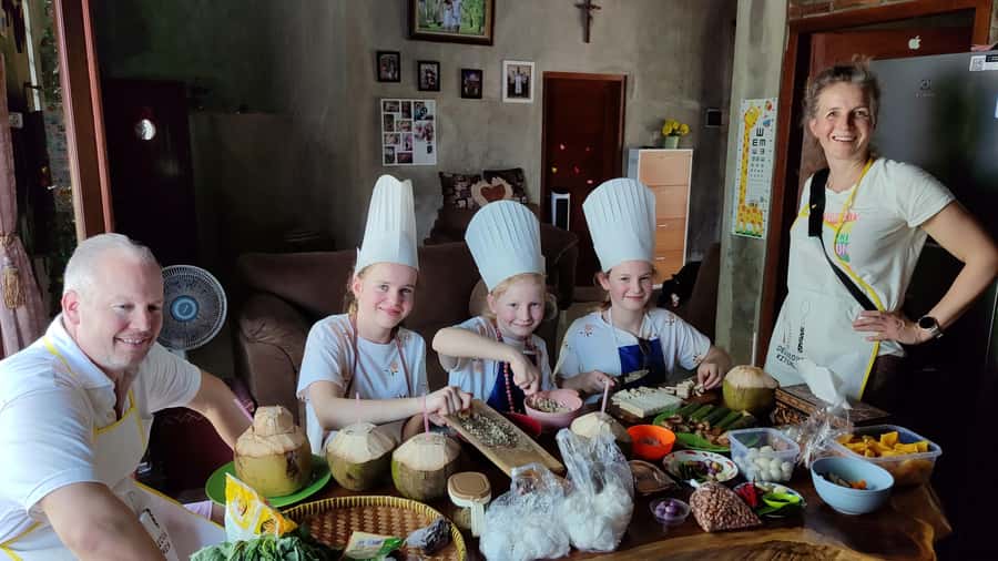 Yogyakarta: Cooking Class with Market Visit and Hotel Pickup - Rice plantation stop: seeing the staple behind the food