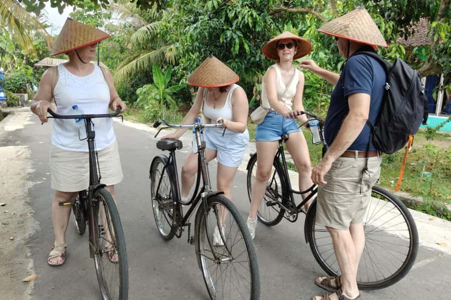 Yogyakarta: Countryside Cycling and Cooking Class Experience - Cooking class at a family home: hands-on, practical, and delicious