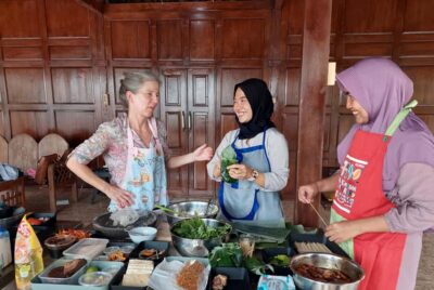 Yogyakarta: Javanese Cooking Class & Market Tour - The Javanese house kitchen: cooking class atmosphere that feels personal