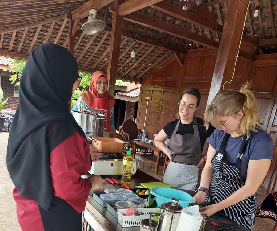 Yogyakarta: Javanese Cooking Class & Market Tour - How hands-on is it, really?