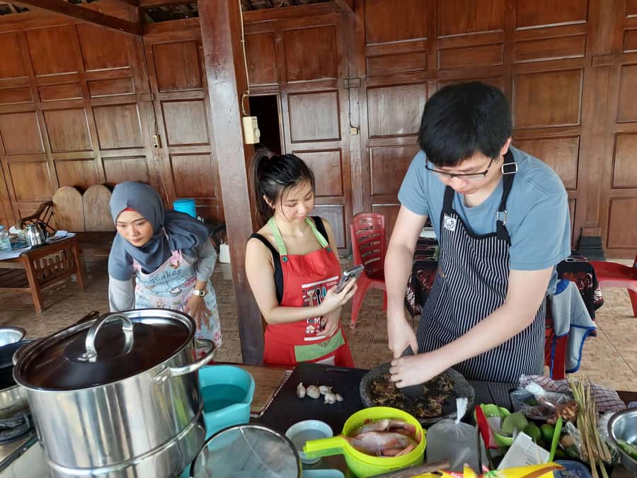 Yogyakarta: Javanese Cooking Class & Market Tour - Should I book this tour?